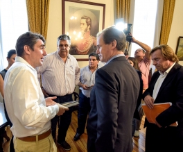Bordet repasó con el titular de Vialidad Nacional las obras cofinanciadas con Nación que se ejecutan en Entre Ríos Bordet repasó con el titular de Vialidad Nacional las obras cofinanciadas con Nación que se ejecutan en Entre Ríos