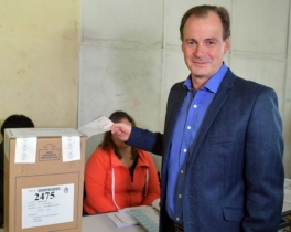 Gustavo Bordet formalizó la convocatoria a elecciones en Entre Ríos para el 9 de junio próximo Gustavo Bordet formalizó la convocatoria a elecciones en Entre Ríos para el 9 de junio próximo