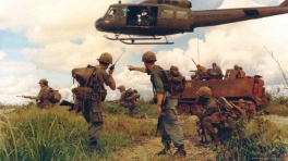Llegan a Vietnam las primeras tropas yanquis