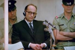 Agentes del servicio secreto israelí Mosad secuestran al genocida nazi Adolf Eichmann
