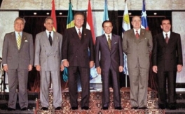 Se firma del Tratado de Asuncin que crea el Mercosur