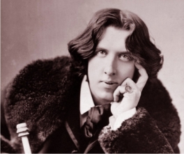 Oscar Wilde es condenado a la cárcel con trabajos forzados por su homosexualidad
