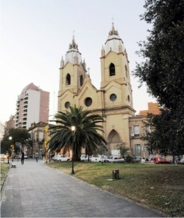 La iglesia San Miguel de Paraná cumple años