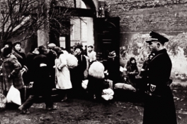 En el marco del Holocausto, las tropas nazis liquidan el Gueto judío de Cracovia