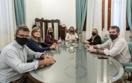Laura Stratta y los ministros respaldaron a Sonia Velázquez tras la exposición de Diputados Laura Stratta y los ministros respaldaron a Sonia Velázquez tras la exposición de Diputados