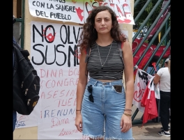 Nadia Burgos participa en las masivas manifestaciones en Per