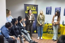 La madre de Sebastin Etchevehere se suma a la campaa de su hijo