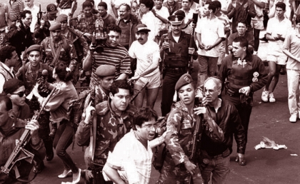 En Venezuela, fracasa el golpe de estado conducido por Hugo Chávez