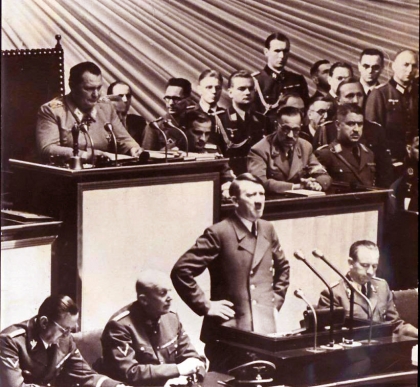 El parlamento alemÃ¡n concede amplios poderes a Hitler, que lo convierten en dictador