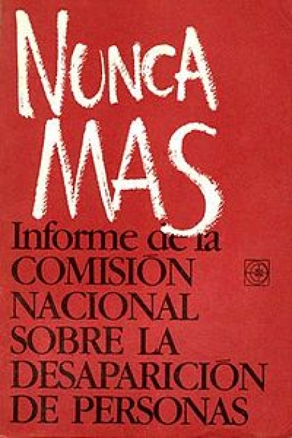 La CONADEP le entrega a Alfonsín su informe 