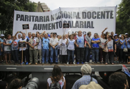 Los maestros pararon contra el techo salarial de Macri