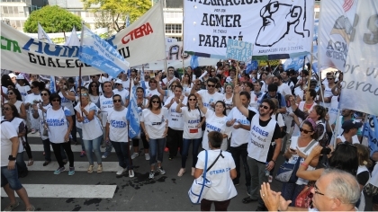 Paro y movilizaciÃ³n de los trabajadores docentes contra el techo salarial del 15%