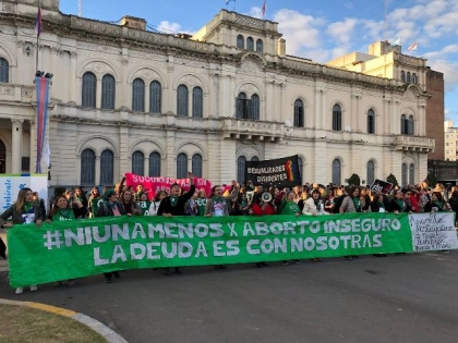 Masiva movilizaciÃ³n en ParanÃ¡ para reclamar: ni una menos por abortos inseguros