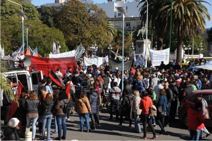 Se manifestaron en ParanÃ¡ por el Paro nacional: Gremios y agrupaciones se movilizaron a Plaza 1Âº de Mayo