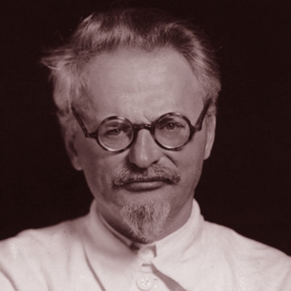 León Trotsky es expulsado de la URSS y deportado a Turquía