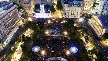 Con fuertes crÃ­ticas a Macri, la movilizaciÃ³n de mujeres inundÃ³ las calles de todo el paÃ­s