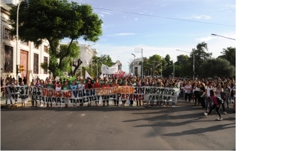 En el #8M ParanÃ¡ volviÃ³ a marchar contra el patriarcado y el ajuste