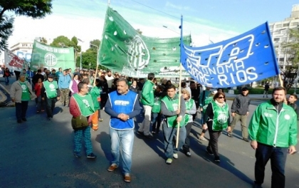 La Multisectorial marchÃ³ en el centro de ParanÃ¡ y militantes volantearon en la zona del TÃºnel