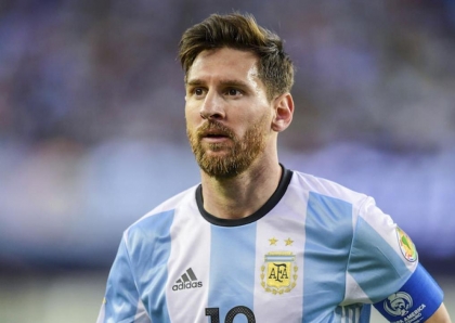 Lionel Messi debuta a los 16 años en el F. C. Barcelona