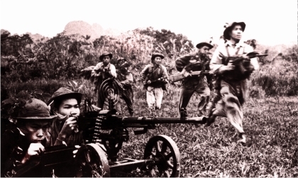Llegan a Vietnam las primeras tropas yanquis