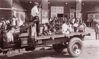 Masacre de Tulsa (Oklahoma): racistas blancos, ayudados por la polica, matan a unos 300 afro estadounidenses