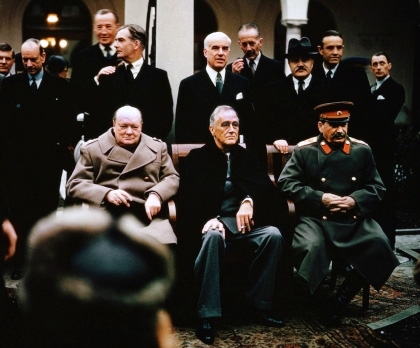 Termina la Conferencia de Potsdam donde se reparten el mundo entre las potencias ganadoras de la guerra
