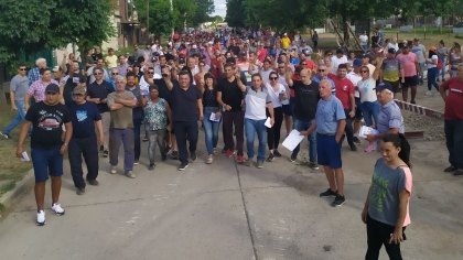 Carolina Gaillard y Martín Oliva cerraron la campaña del FDT con una multitudinaria caminata