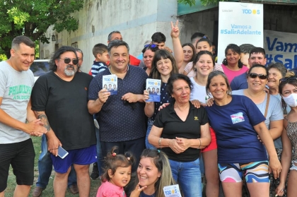 Carolina Gaillard y Martn Oliva cerraron la campaa del FDT con una multitudinaria caminata