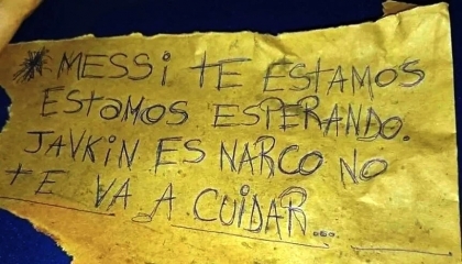 Dos turistas porteños visitaron la provincia para criticar al gobierno 