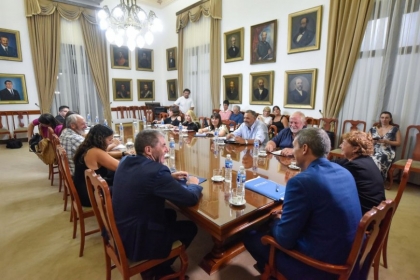El gobierno de Bordet acord con los gremios estatales aumentos por encima de la inflacin
