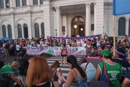 8M: Masiva movilización en Paraná por los derechos de las mujeres trabajadoras 
