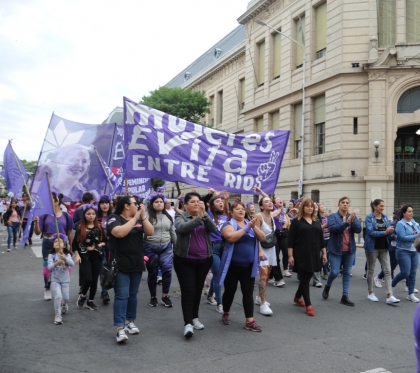 Masiva marcha de mujeres en Paran: Unidas contra la derecha porque vienen a quitarles derechos