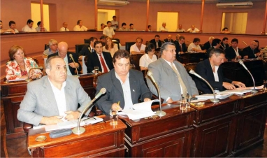 Legisladores radicales solicitaron precisiones en torno al contrato de Ricardo Barreiro, el ex jardinero presidencial que ocupa un cargo en Cultura de la provincia Legisladores radicales solicitaron precisiones en torno al contrato de Ricardo Barreiro, el ex jardinero presidencial que ocupa un cargo en Cultura de la provincia