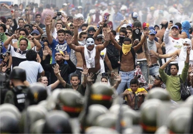 Venezuela: siete muertos por choques entre chavistas y opositores Venezuela: siete muertos por choques entre chavistas y opositores