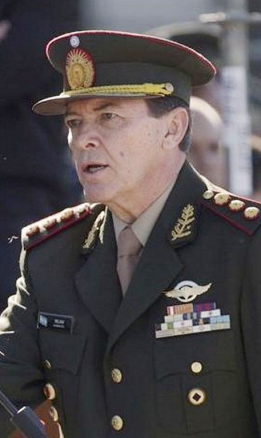 A 30 años de Democracia, no se puede tolerar un Jefe del Ejército faccioso