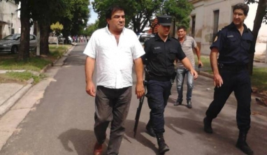 Golpes y escraches a Juan José Martínez, el interventor urribarrista del Suoyem Golpes y escraches a Juan José Martínez, el interventor urribarrista del Suoyem