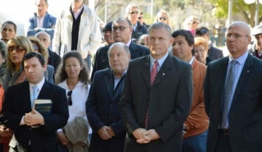 Escasas presencias políticas en el acto por la AMIA en Paraná Escasas presencias políticas en el acto por la AMIA en Paraná