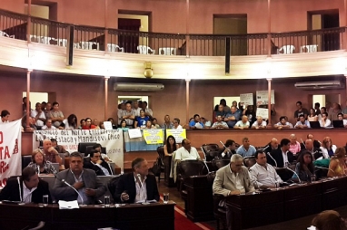 Escándalo en Diputados: Al grito de Escándalo en Diputados: Al grito de