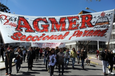 Los docentes marcharon a Casa de Gobierno y comienzan a diagramar el mandato para el Congreso Los docentes marcharon a Casa de Gobierno y comienzan a diagramar el mandato para el Congreso