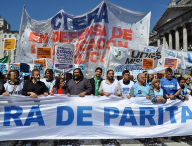 Contundente paro nacional y masiva movilización de los docentes