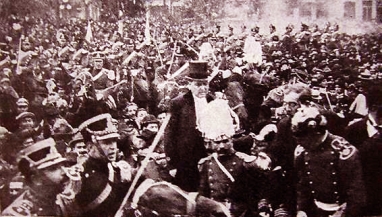 Es elegido presidente Hipólito Yrigoyen, en el primer gobierno democrático de la historia argentina Es elegido presidente Hipólito Yrigoyen, en el primer gobierno democrático de la historia argentina
