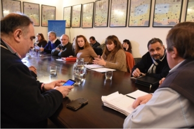 Los gremios estatales aceptaron la propuesta, pero ATE la declaró “insuficiente” y UPCN no firmó el acta