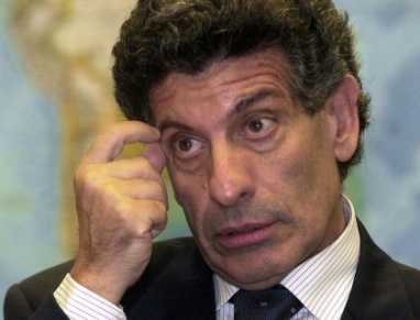 Chacho Álvarez renuncia a su cargo de vicepresidente de la Argentina denunciando corrupción en la Alianza Chacho Álvarez renuncia a su cargo de vicepresidente de la Argentina denunciando corrupción en la Alianza