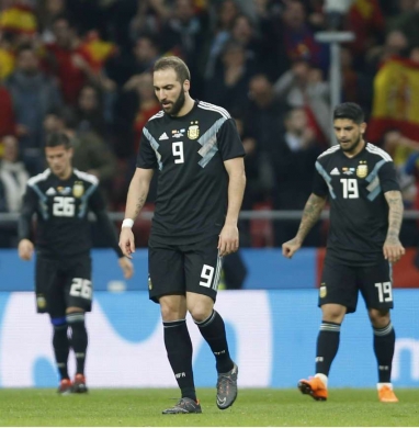 Crisis en el Plan del Gobierno para tapar los problemas con el Mundial de Futbol: España vapuleó con 6 goles Crisis en el Plan del Gobierno para tapar los problemas con el Mundial de Futbol: España vapuleó con 6 goles