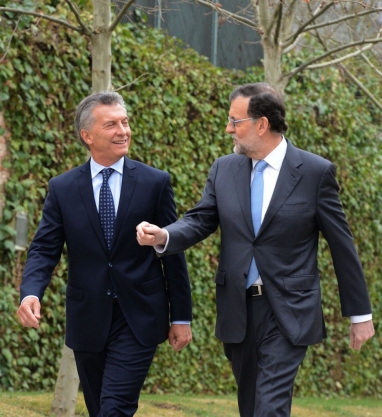 Mauricio Macri festeja la llegada del derechista Mariano Rajoy Mauricio Macri festeja la llegada del derechista Mariano Rajoy