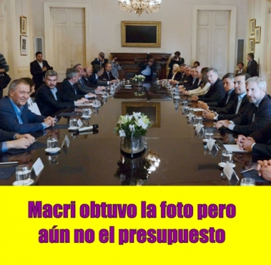 Mucha foto, mucho marketing, pero Macri no logró que los Gobernadores firmen nada Mucha foto, mucho marketing, pero Macri no logró que los Gobernadores firmen nada