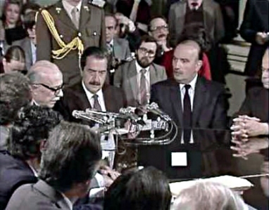 Raúl Alfonsín crea la Comisión Nacional sobre la Desaparición de Personas Raúl Alfonsín crea la Comisión Nacional sobre la Desaparición de Personas
