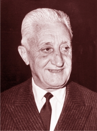 Arturo Illia, el presidente de una Argentina que jugaba con fuego