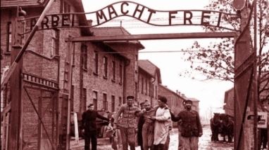En Polonia, el Ejército Soviético libera el campo de concentración nazi de Auschwitz En Polonia, el Ejército Soviético libera el campo de concentración nazi de Auschwitz