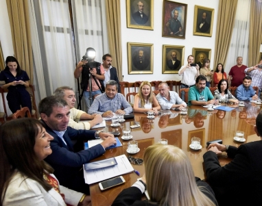 AGMER presentó la agenda de demandas que delineó el Plenario de Secretarios Generales AGMER presentó la agenda de demandas que delineó el Plenario de Secretarios Generales